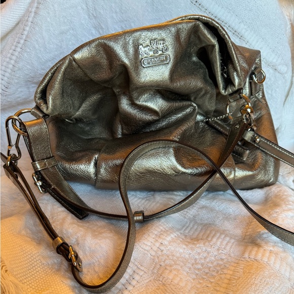 Coach Metallic Gold large shoulder or Crossbody Bag! Light rubbing on front! - Picture 1 of 16